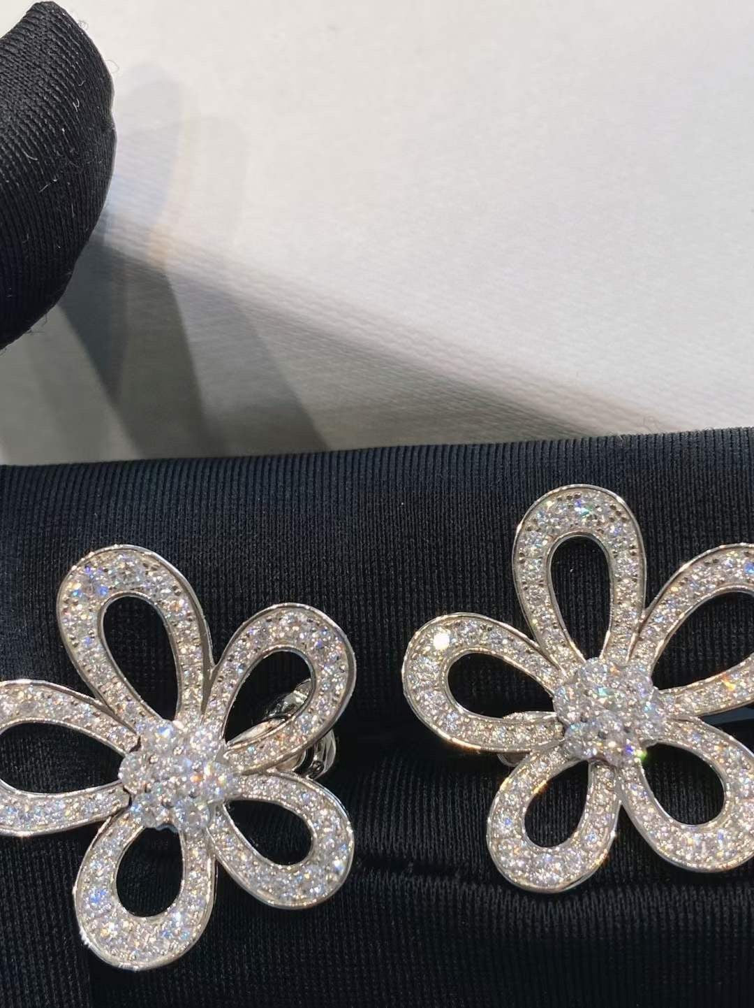[⭐JeweliWhal]FLOWERLACE EARRINGS FULL DIAMONDS