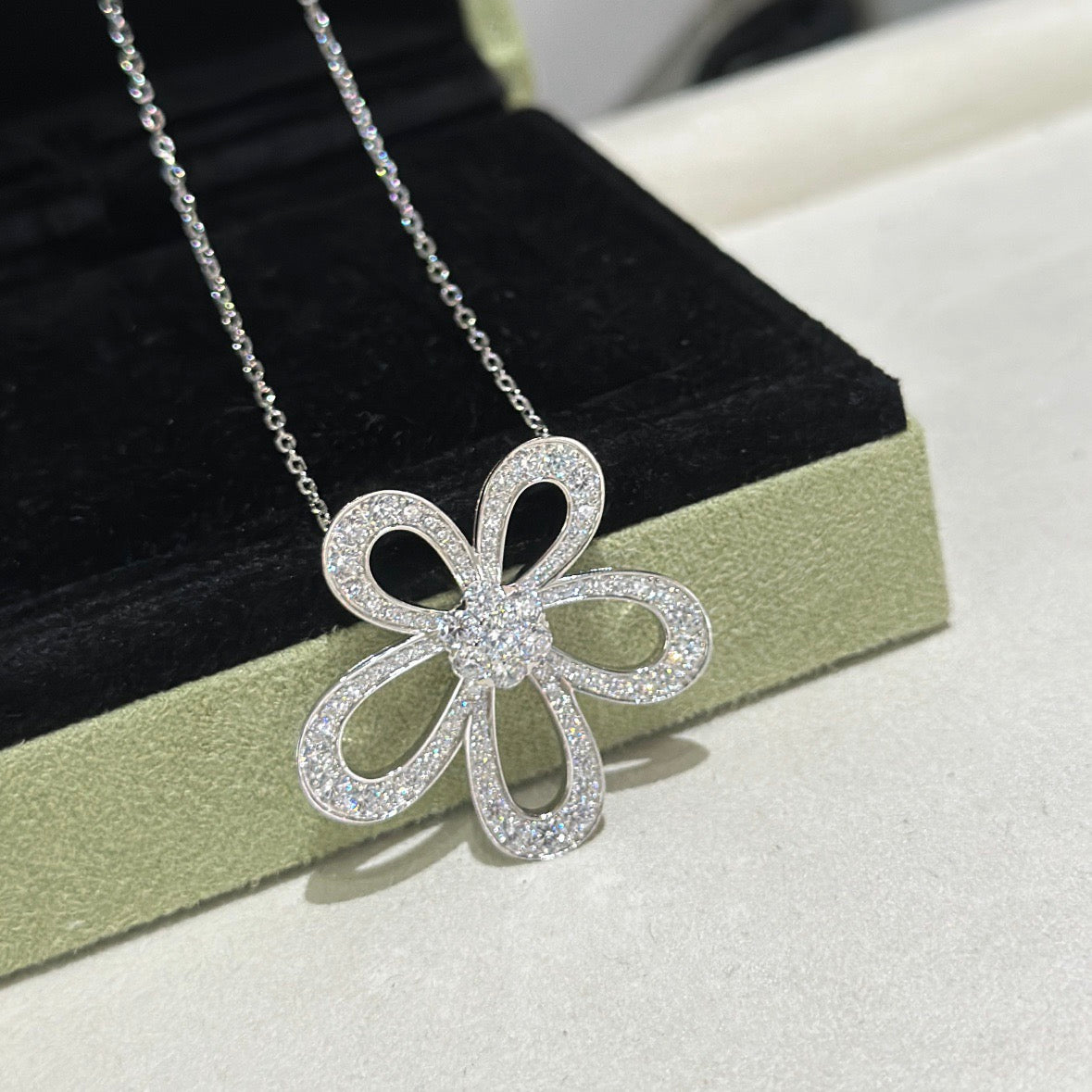 [⭐JeweliWhal]FLOWERLACE NECKLACE FULL DIAMONDS