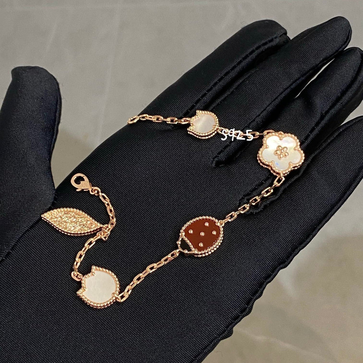 [⭐JeweliWhal]LUCKY SPRING 5 MOTIF BRACELET
