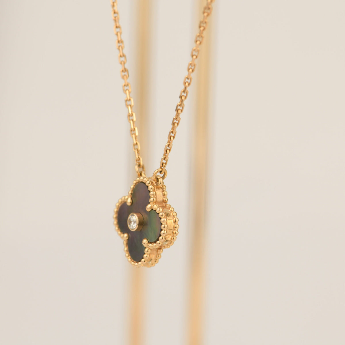 [⭐JeweliWhal]CLOVER 15MM DIAMOND AND MOTHER-OF-GREY NECKLACE
