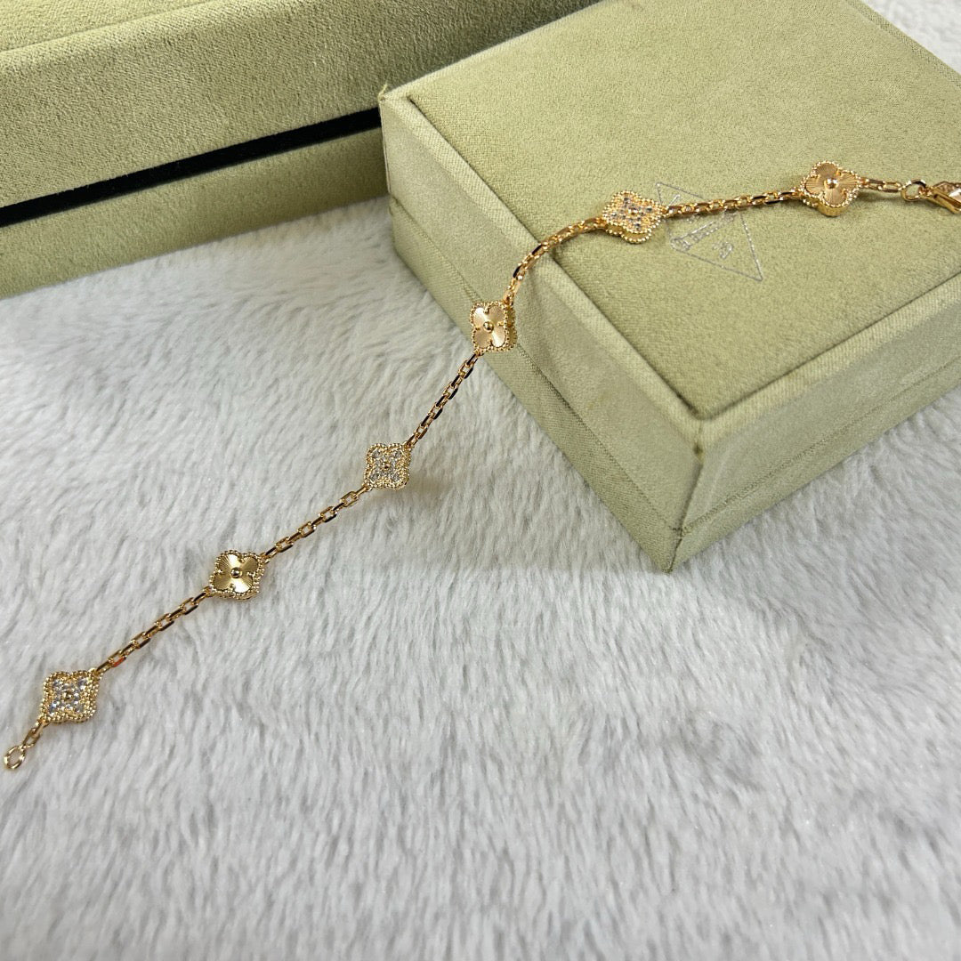 [⭐JeweliWhal]CLOVER 6 MOTIF DIAMOND LASER BRACELET
