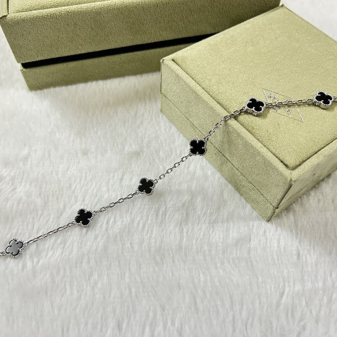[⭐JeweliWhal]CLOVER 6 MOTIF  ONYXS BRACELET