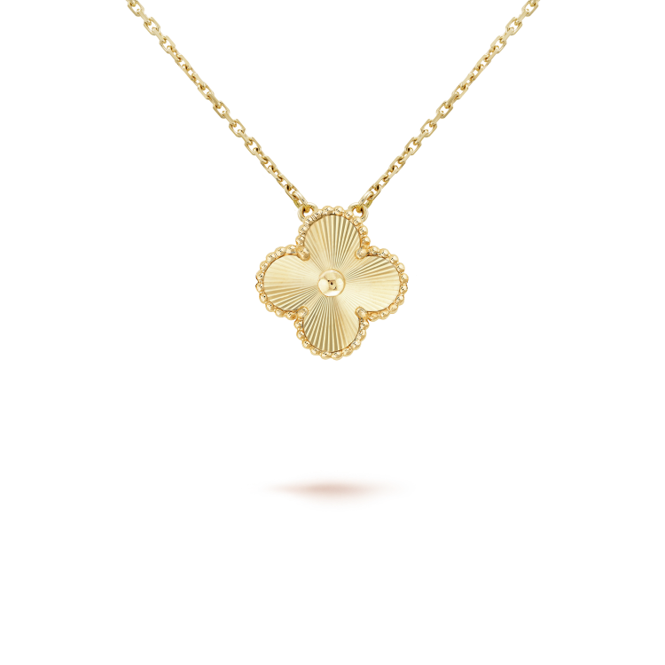 [⭐JeweliWhal]CLOVER 15MM LASER NECKLACE AND BOX