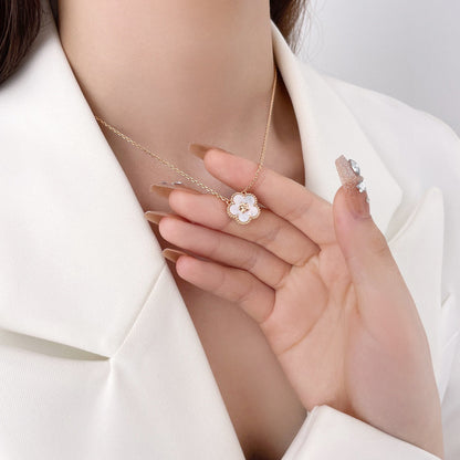 [⭐JeweliWhal]LUCKY  WHITE MOP  PLUM BLOSSOM NECKLACE