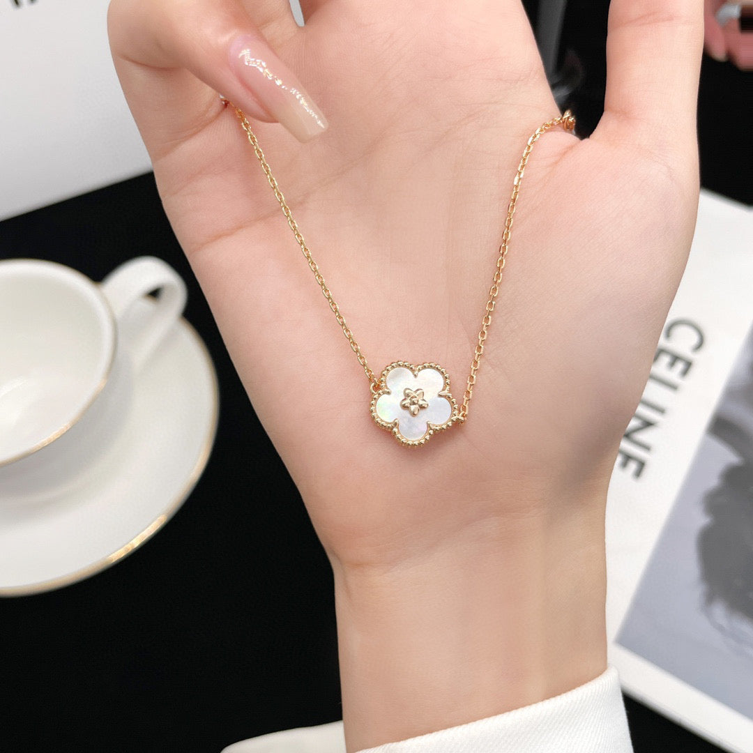 [⭐JeweliWhal]LUCKY WHITE MOP PLUM BLOSSOM  BRACELET