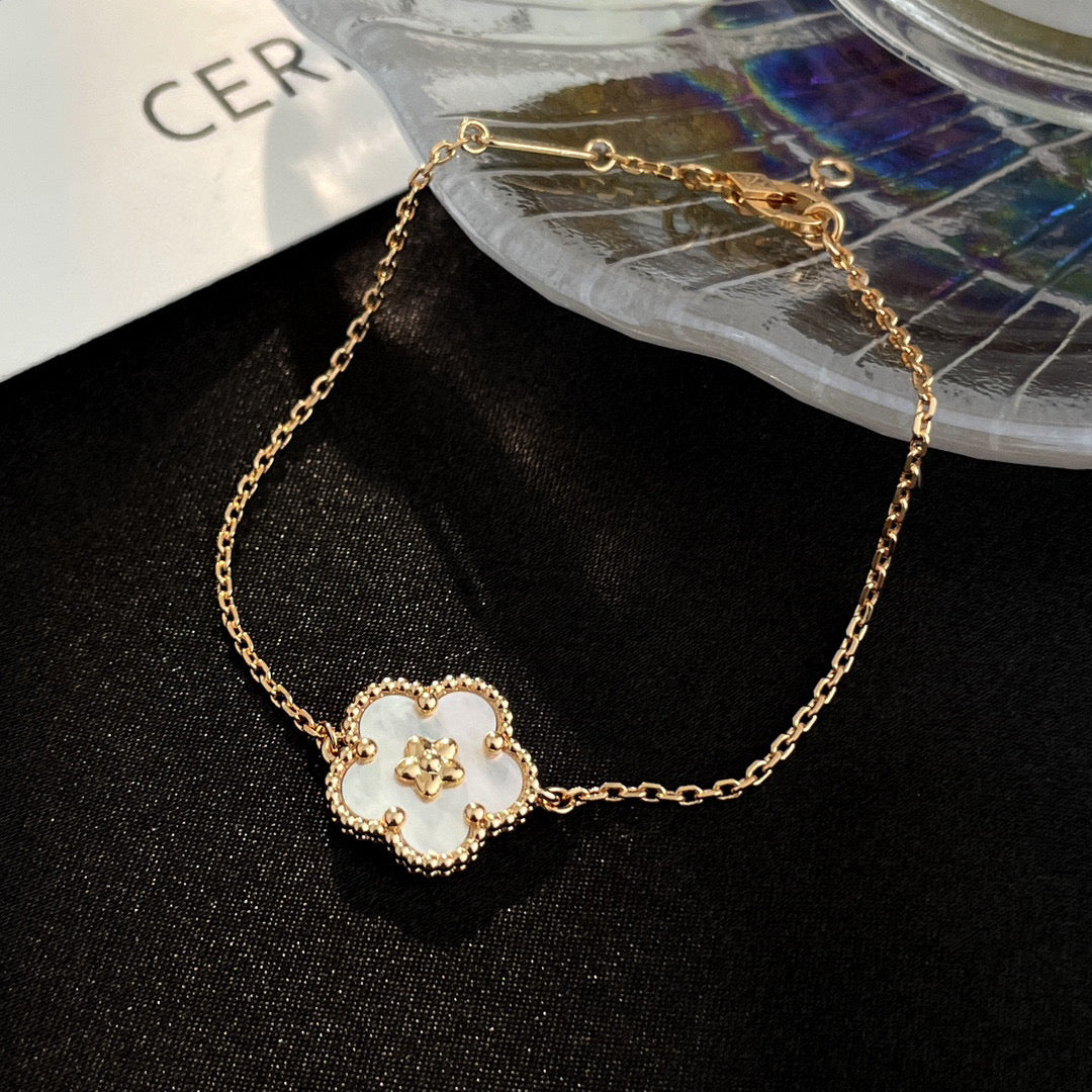 [⭐JeweliWhal]LUCKY WHITE MOP PLUM BLOSSOM  BRACELET