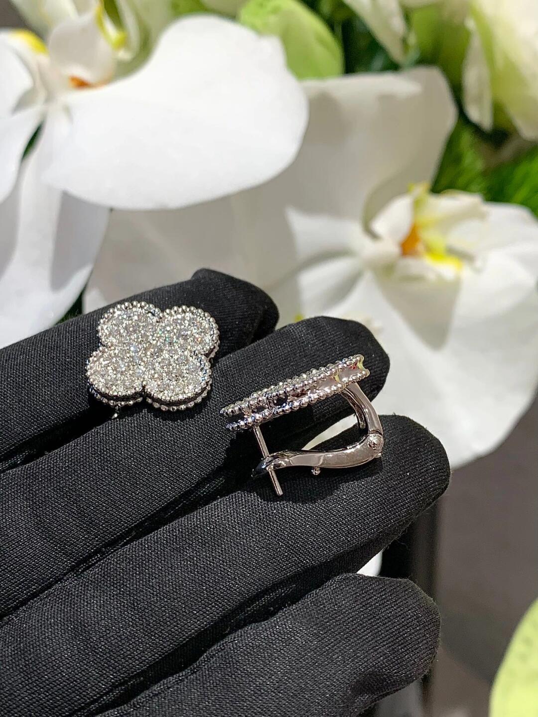 [⭐JeweliWhal]CLOVER 20MM MOTIFS DIAMOND STUD EARRINGS SILVER