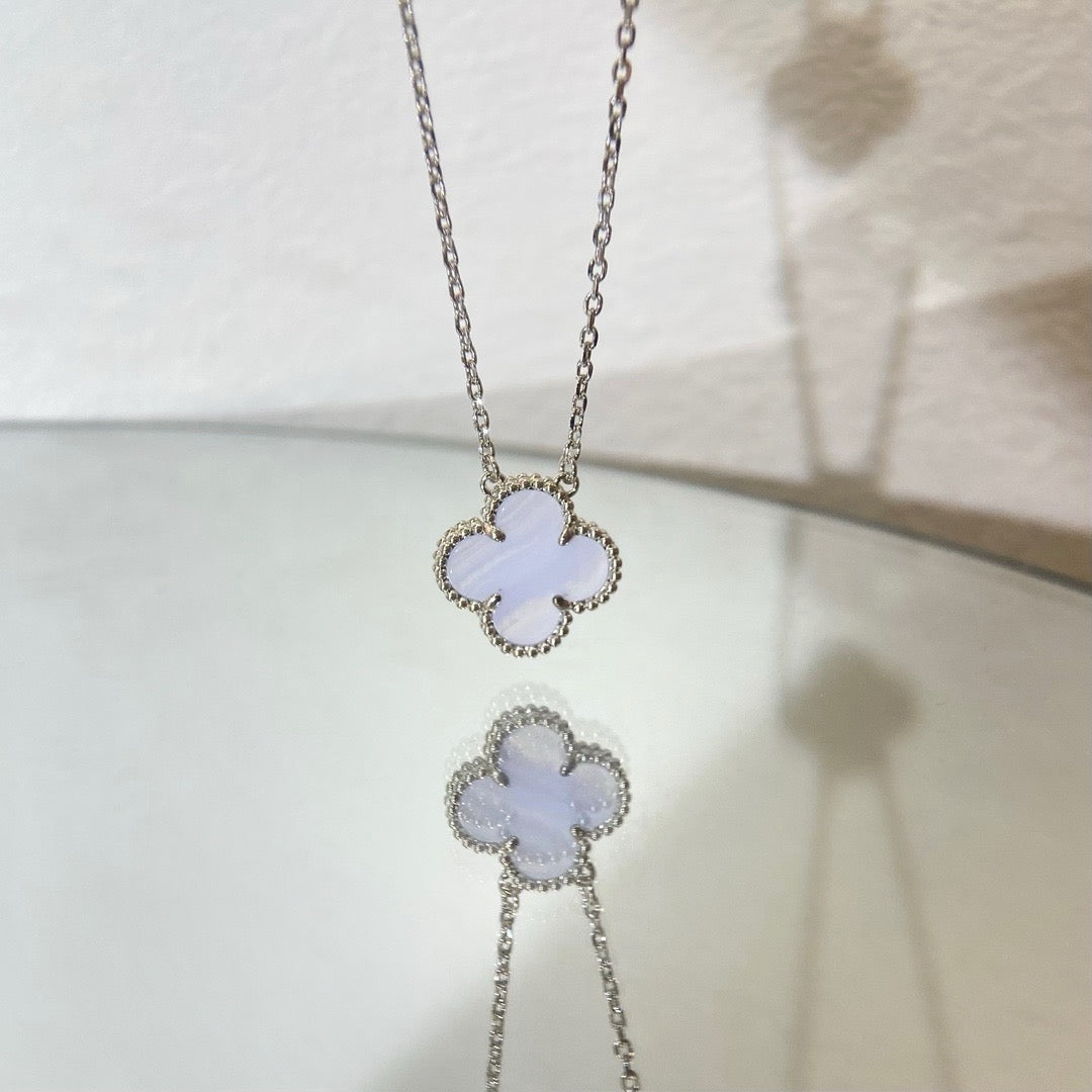 [⭐JeweliWhal]CLOVER 15MM BLUE CHALCEDONY NECKLACE SILVER