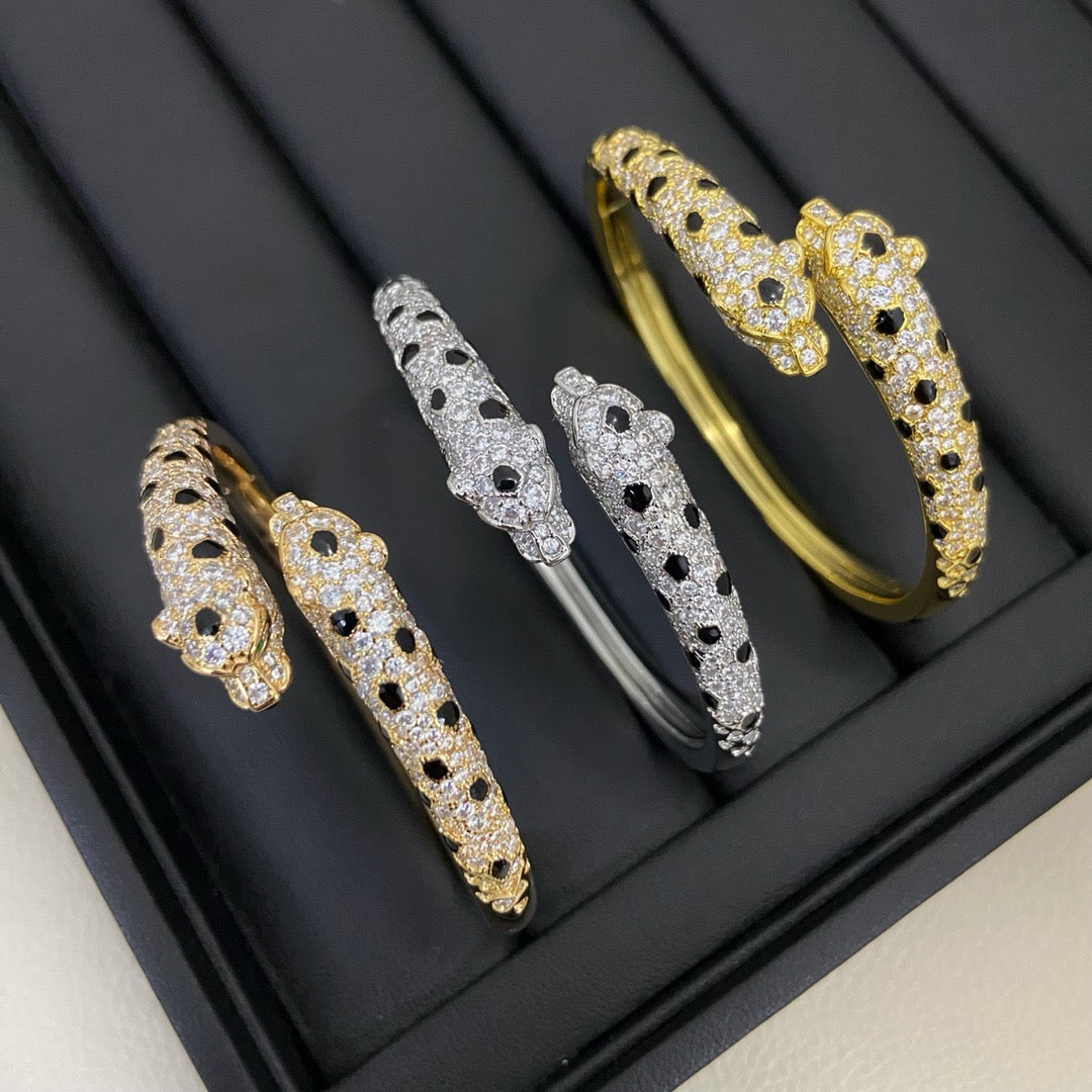 [⭐JeweliWhal]PANTHERE DOUBLE HEADED HALF DIAMOND OPEN BRACELET