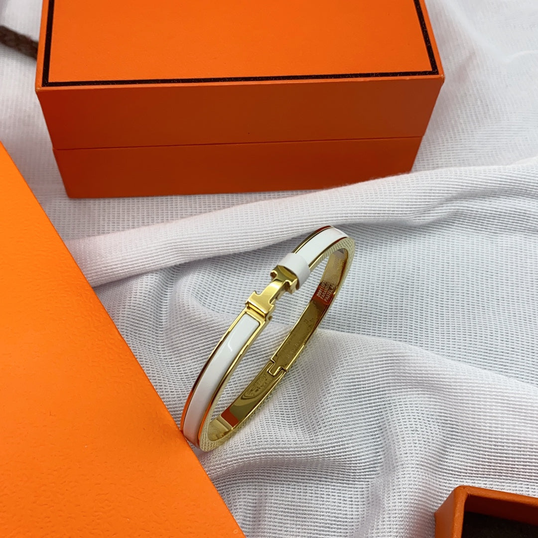 [⭐JeweliWhal]CLASSIC HM CLIC WHITE 8MM ENAMEL BRACELET