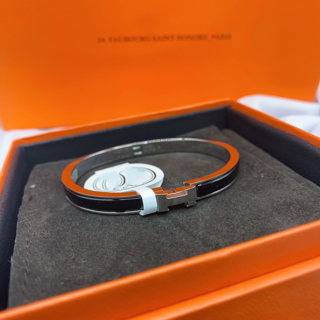 [⭐JeweliWhal]CLASSIC HM CLIC BLACK 8MM ENAMEL BRACELET