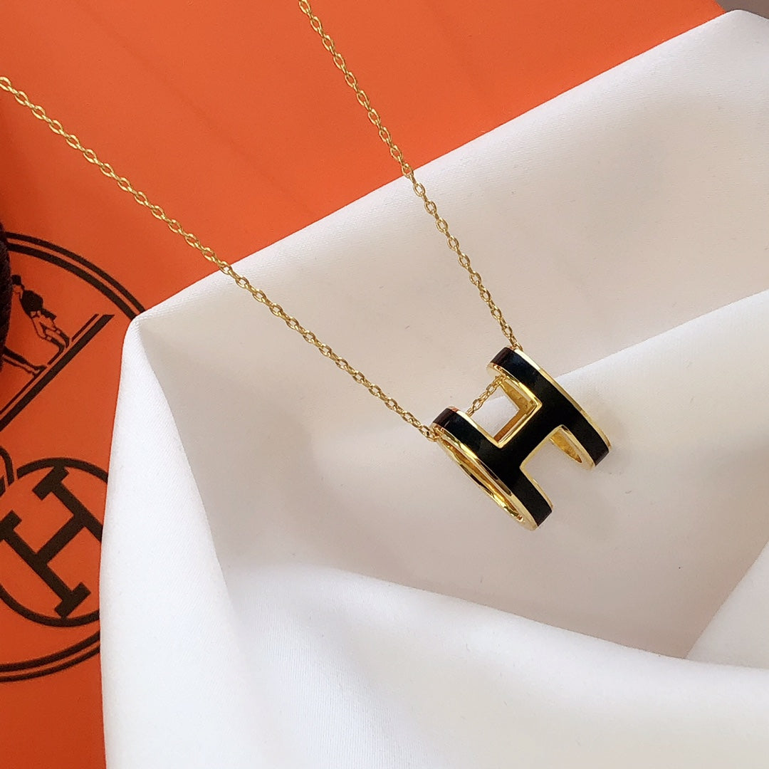 [⭐JeweliWhal]HM CLIC BLACK ENAMEL GOLD NECKLACE