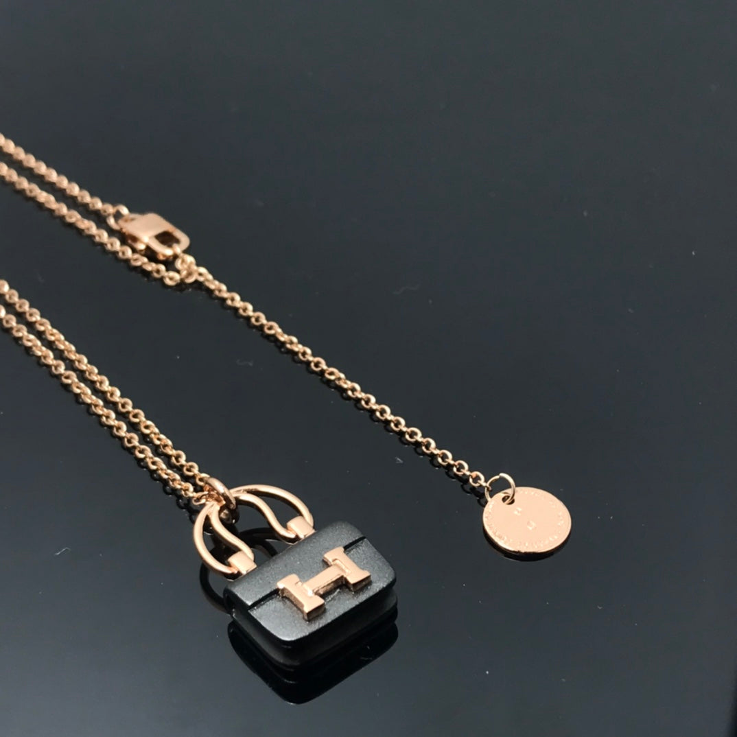[⭐JeweliWhal]WOMEN'S HM AMULETTES CONSTANCE PENDANT NECKLACE