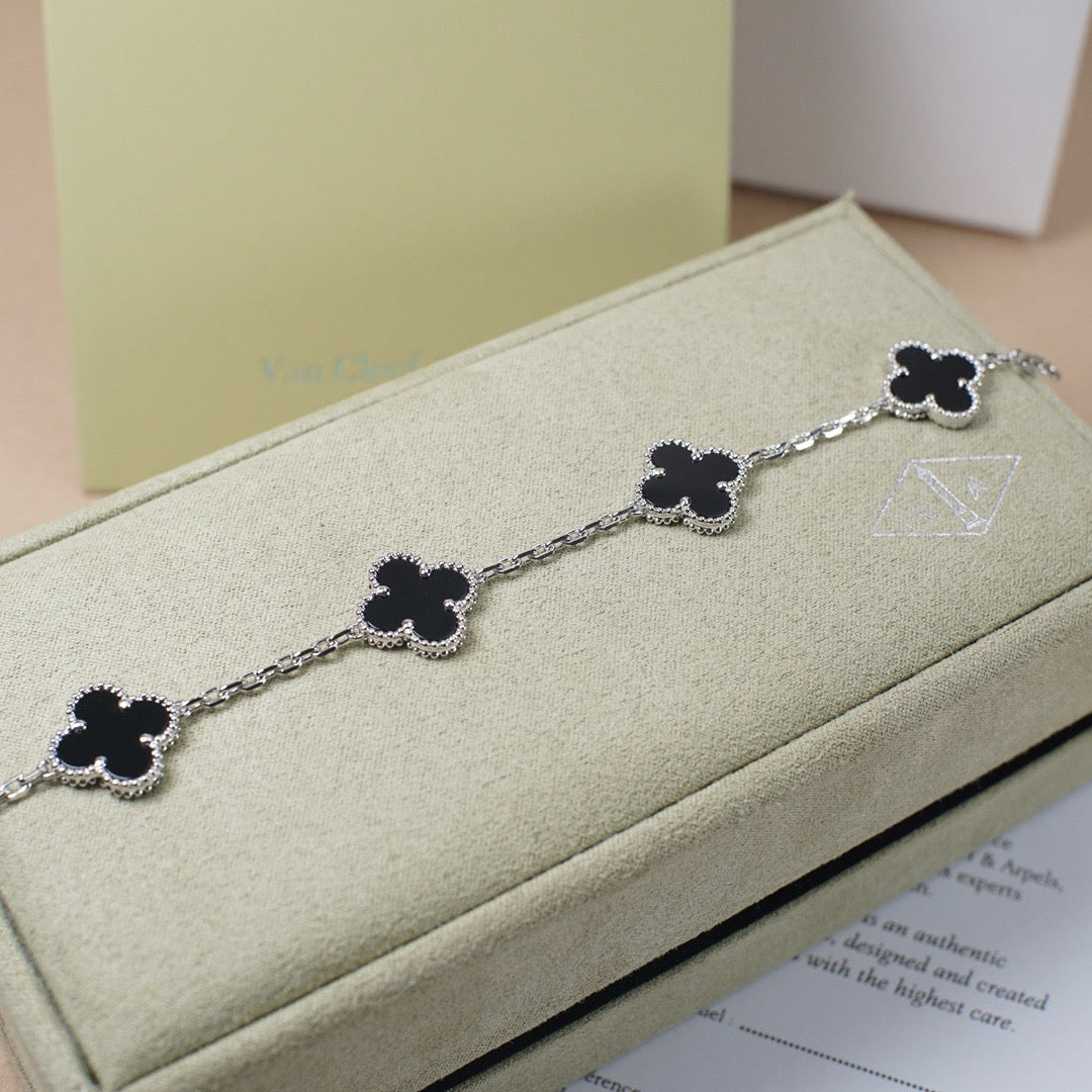 [⭐JeweliWhal] CLOVER 5 MOTIF ONYXS BRACELET COLLECTION