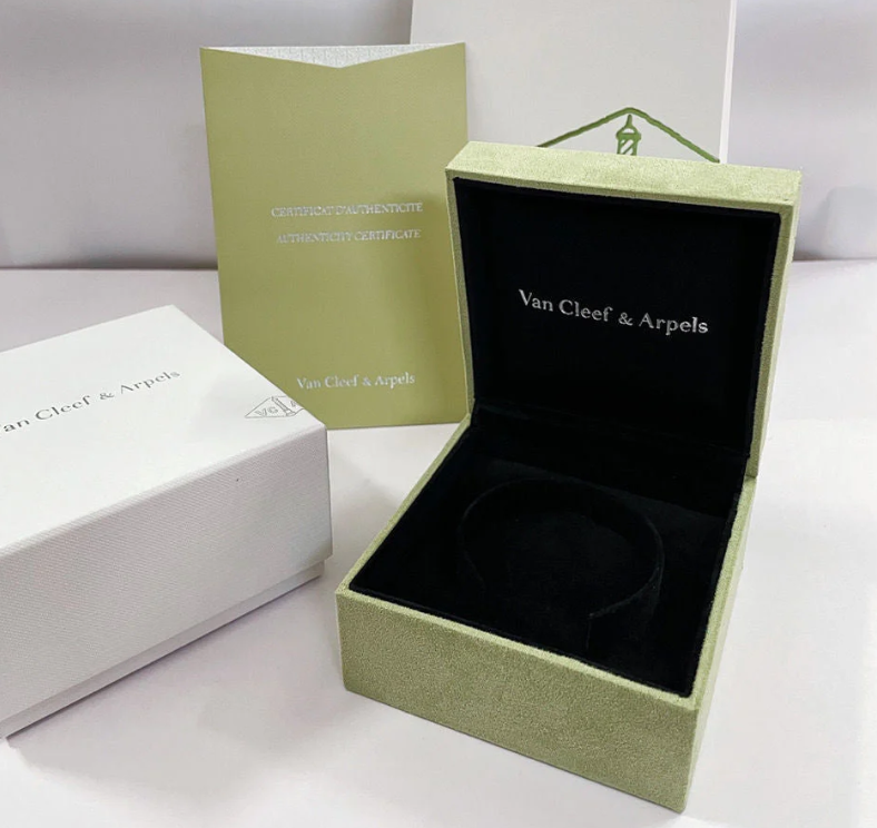[⭐JeweliWhal]CLOVER 15MM LASER NECKLACE AND BOX
