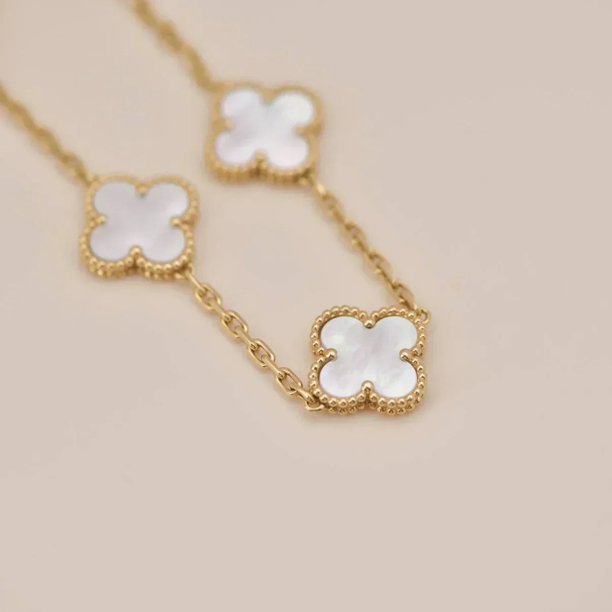 [⭐JeweliWhal]CLOVER WHITE PEARL MOP 5 MOTIF BRACELET COLLECTION