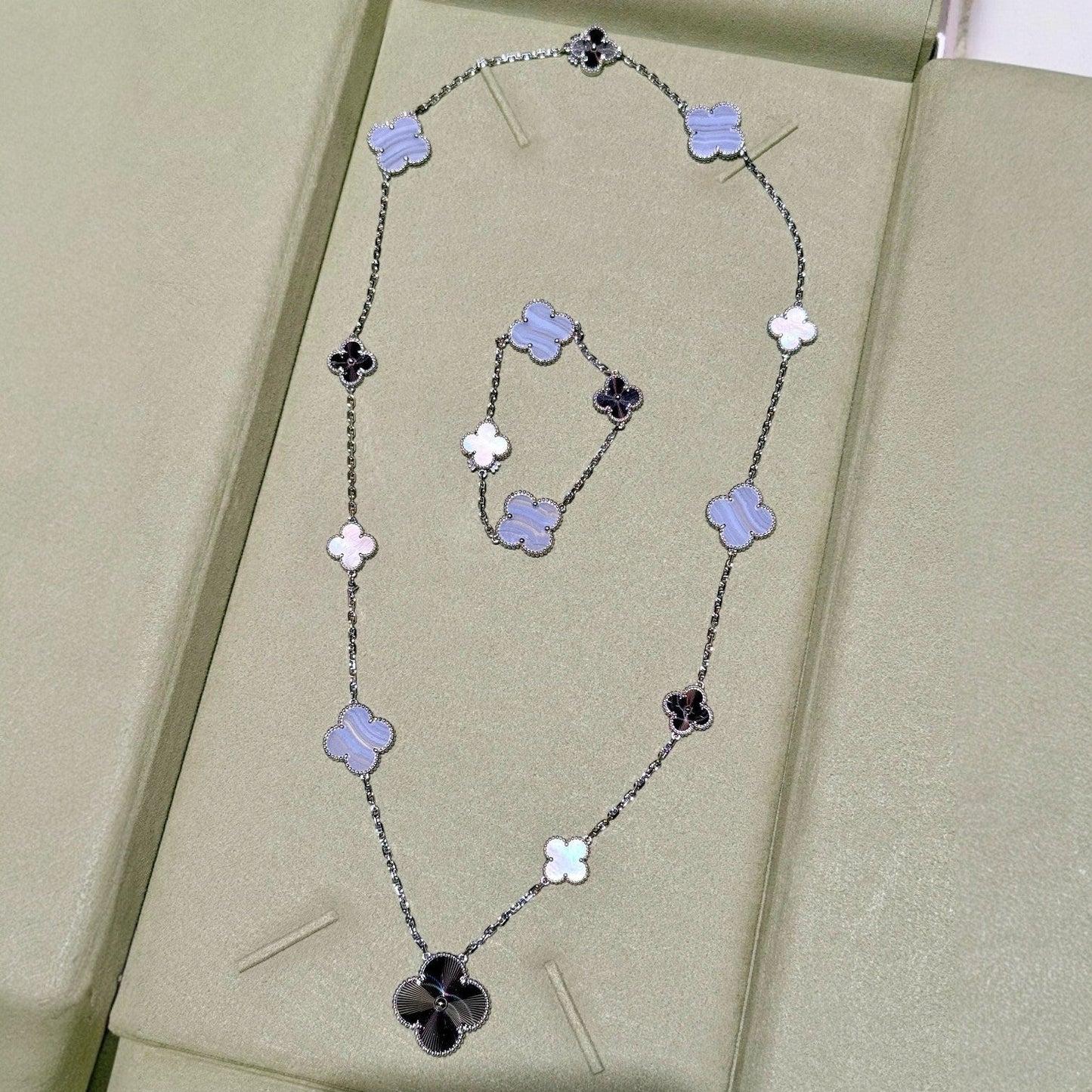 [⭐JeweliWhal]DETACHABLE CLOVER 15(11+4) FLOWER SILVER NECKLACE SET