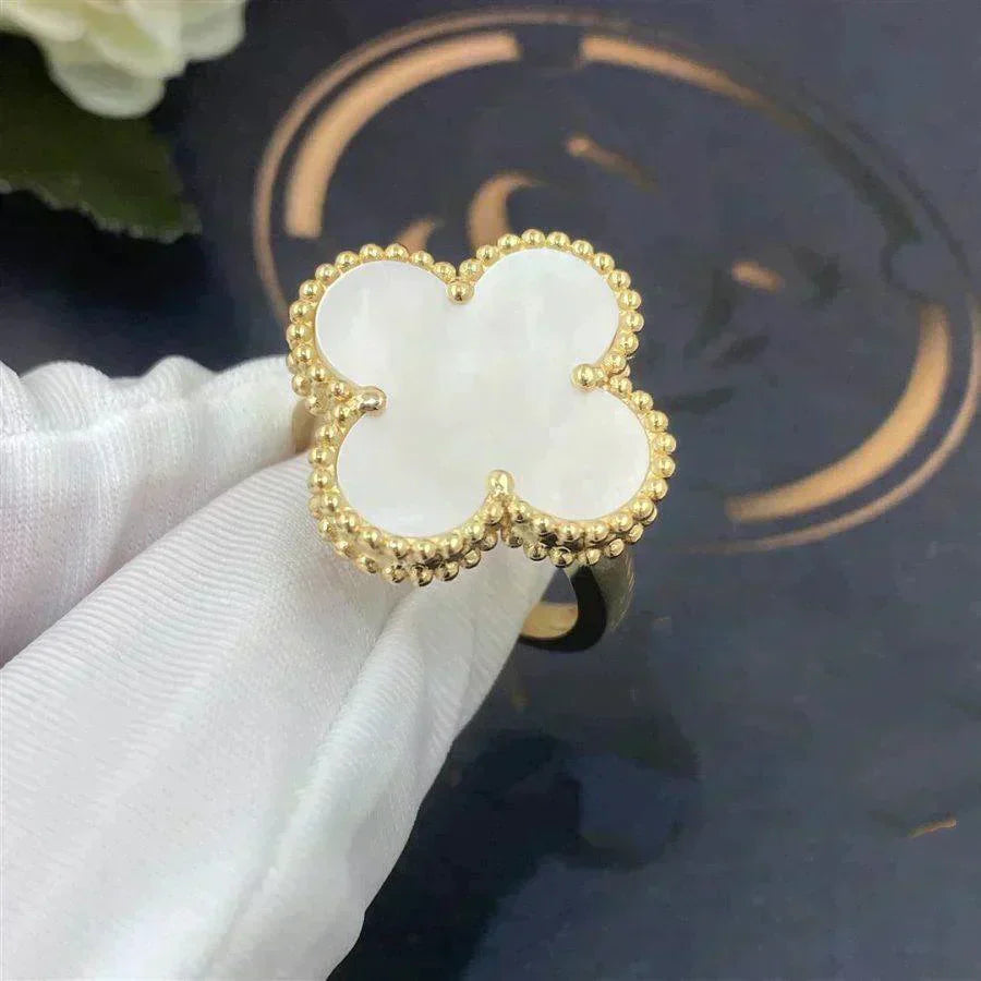 [⭐JeweliWhal]CLOVER WHITE MOP RING