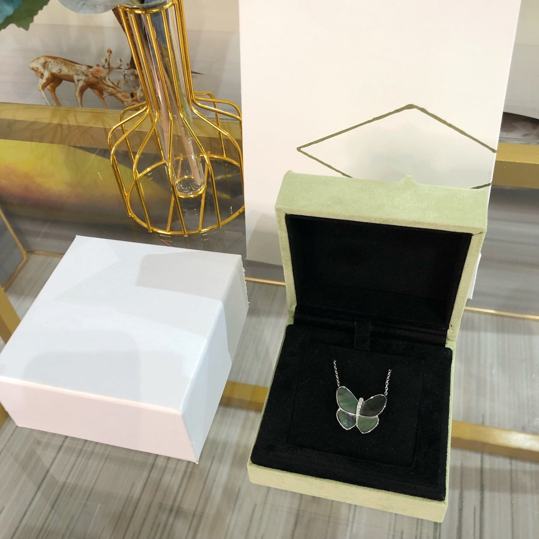 [⭐JeweliWhal]LARGE BUTTERFLY SILVER PENDANT DIAMOND NECKLACE