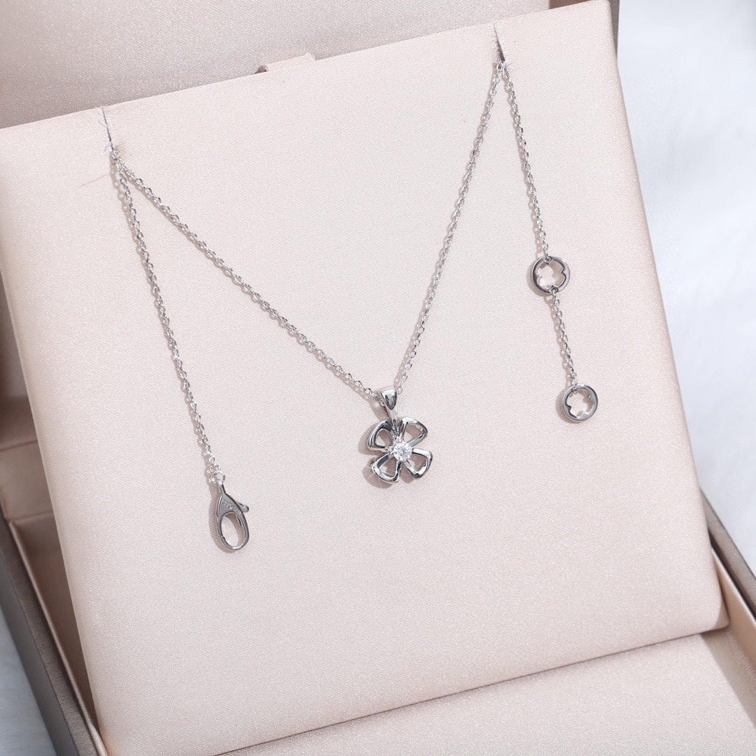 [⭐JeweliWhal]FIOREVER NECKLACE DIAMOND CENTER