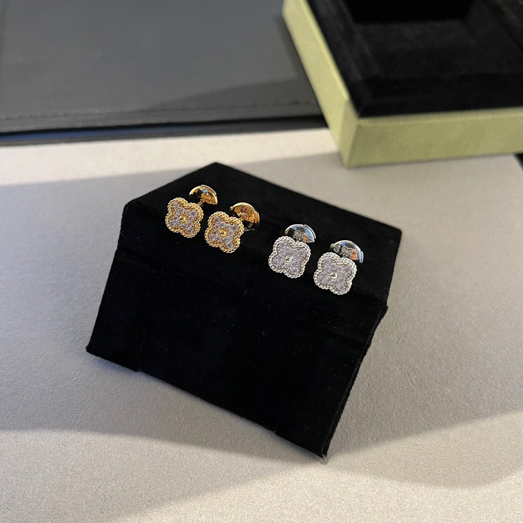 [⭐JeweliWhal]CLOVER MINI DIAMOND STUD EARRINGS