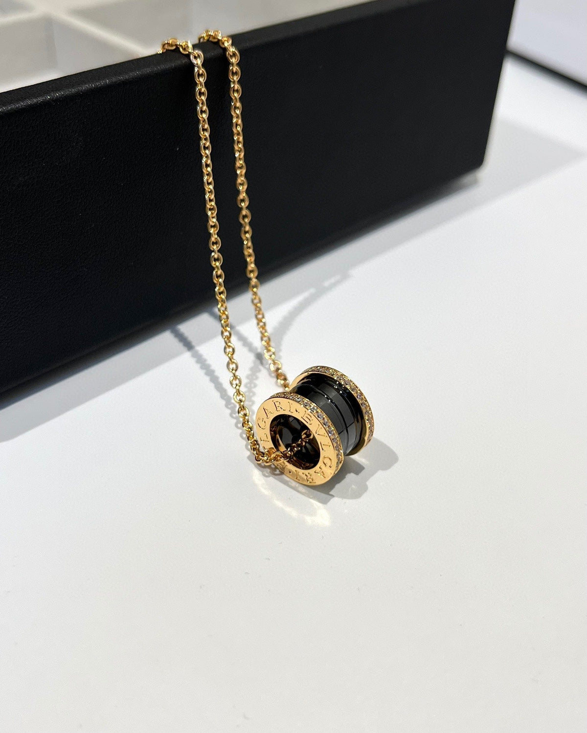 [⭐JeweliWhal]ZERO 1 BLACK CERAMIC DIAMOND PINK GOLD NECKLACE