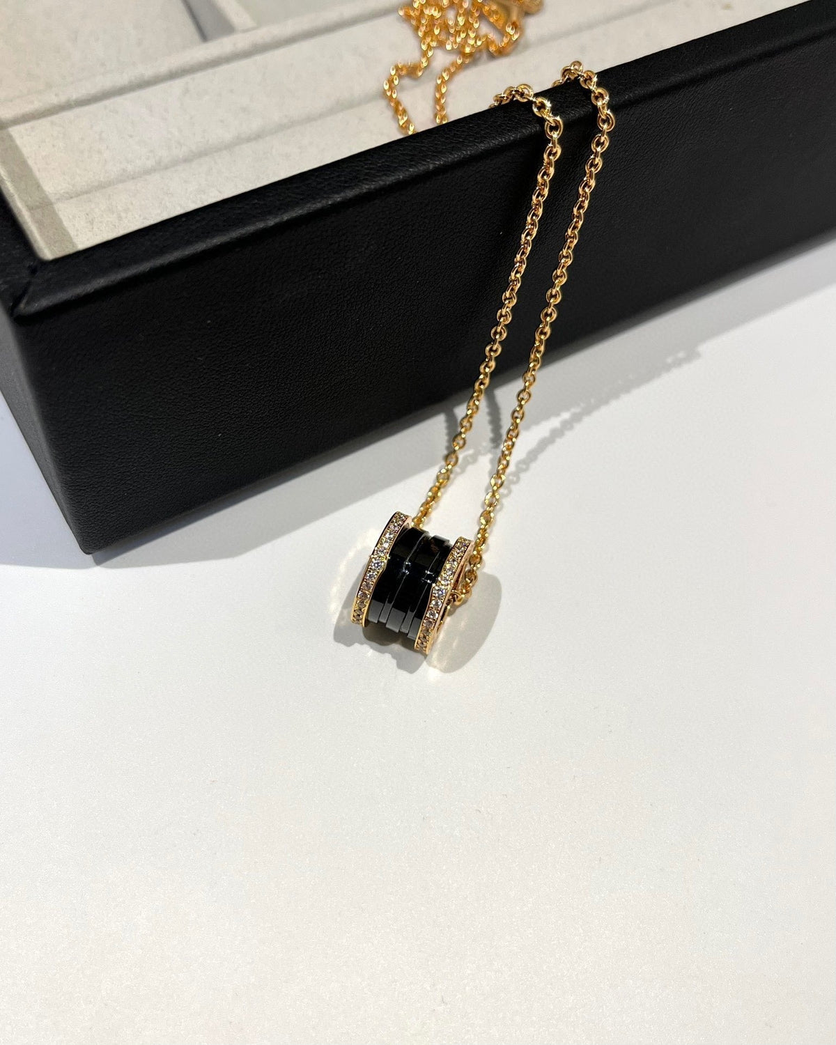 [⭐JeweliWhal]ZERO 1 BLACK CERAMIC DIAMOND PINK GOLD NECKLACE